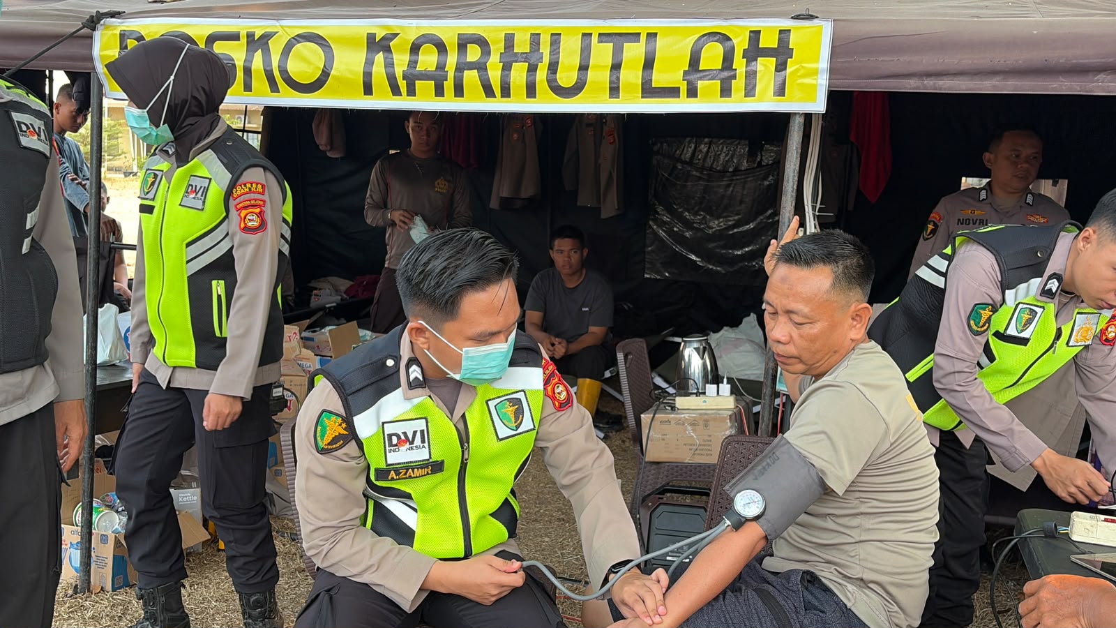 Sidokkes Polres Ogan Ilir Periksa Kesehatan 23 Personel Samapta BKO Polda Sumsel yang Bertugas Tangani Karhutla